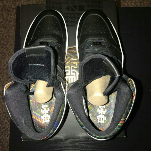 Air Jordan Retro 1 - Picture 4 of 8